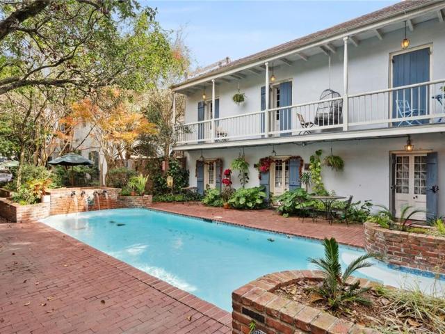1022 St Peter Street # 208