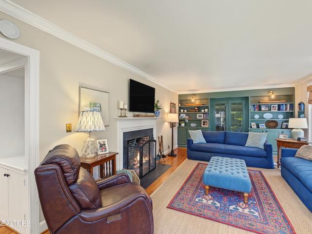 1022 Sterling Ave