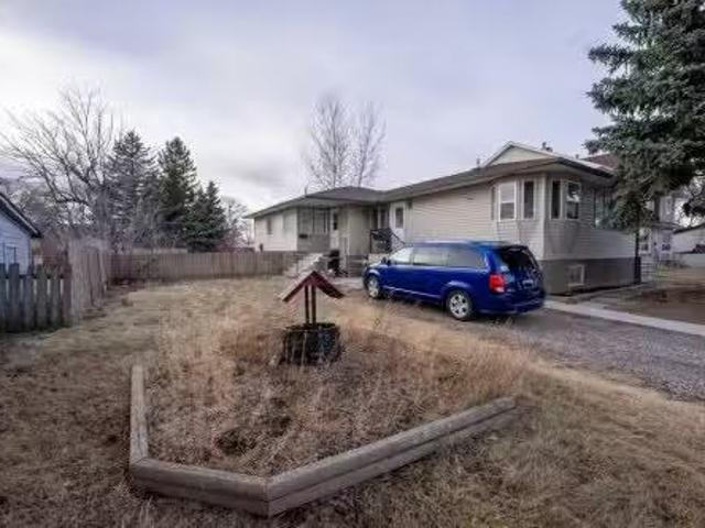 1022 & 1024 8 Street North, Lethbridge, AB, T1H 1Z4 house fo.