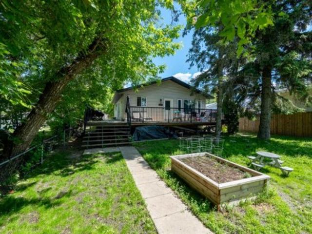 1022 10 Avenue, Wainwright, AB, T9W 1K6 house for sale | Listing ID A2321 | Royal LePage