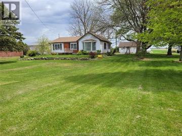 House for sale in Essex, Ontario - Garden
