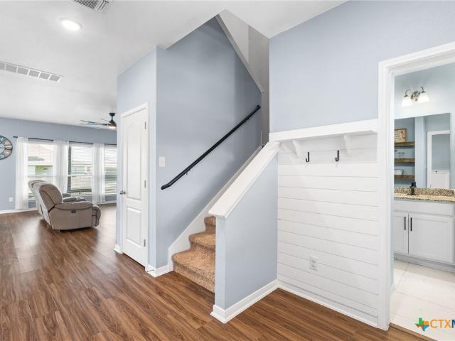 10239 Six Shooter Lane