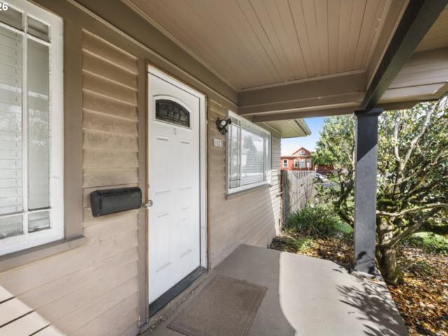 1023 ne 60th ave ne