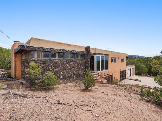1023 Bishops Lodge