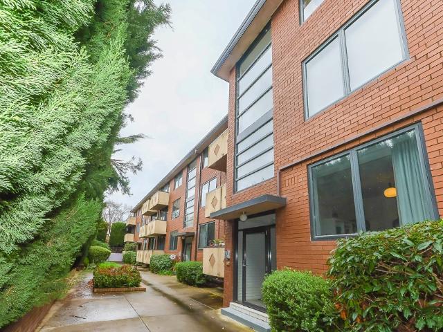 10/23 Derby Street, Kew