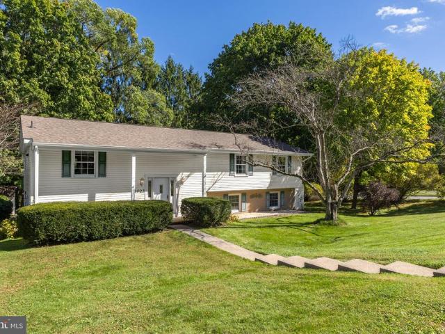 1023 Saxton Drive