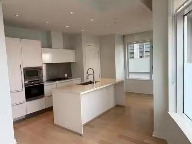 102 138 Athletes Way, Vancouver, BC, V5Y 0B5 lease for lease.