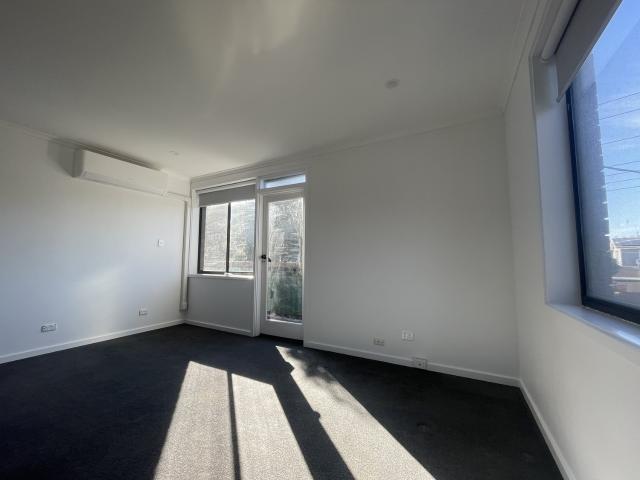 10/2 4 Chapman AvenueGlenroy VIC 3046, Australia