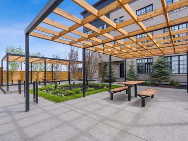 102 81 Avenue Sw, Calgary, AB, T3H 6B1 townhouse for sale | Listing ID A2317 | Royal LePage