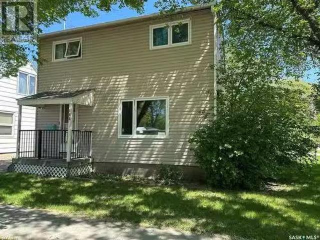 102 9Th Street Ne, Weyburn, SK, S4H 1E7 house for sale List.