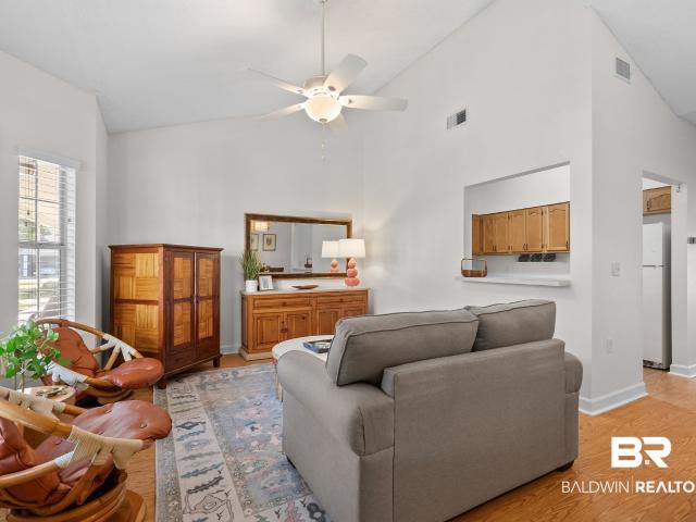 102 Courthouse Dr APT 5