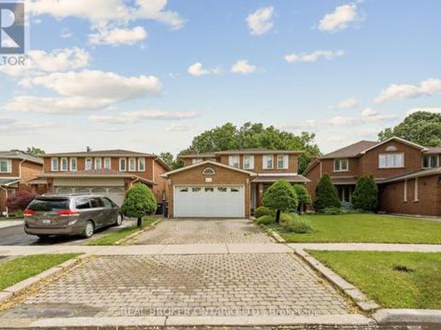 102 Coronation Circle, Brampton, ON, L6Z 4A7 house for sale | Listing ID W13587 | Royal LePage