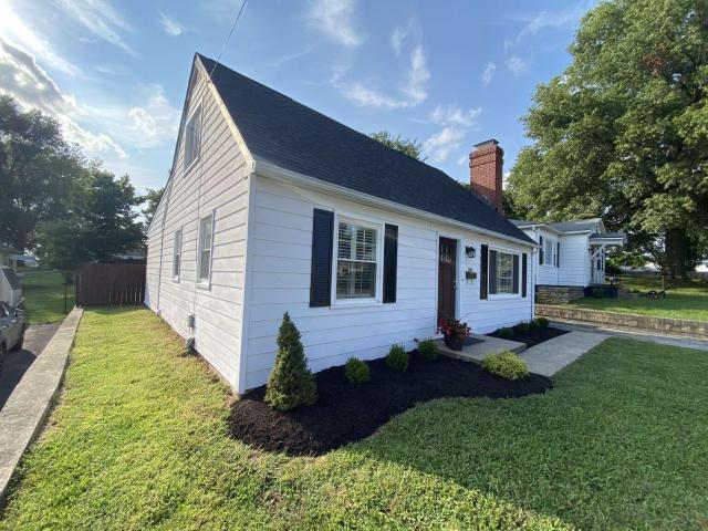 102 Cardinal Court