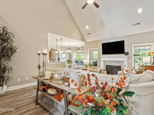 102 Chalmette Way