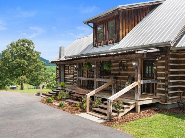 102 Cross Creek Ln, Warne, NC