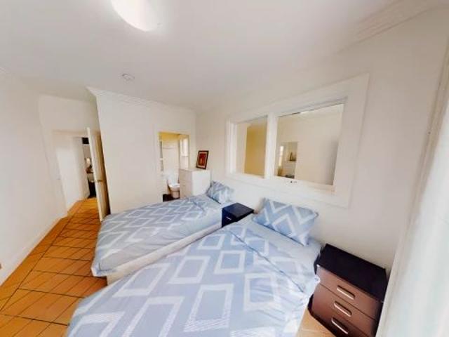 102 Abercrombie St, Sydney