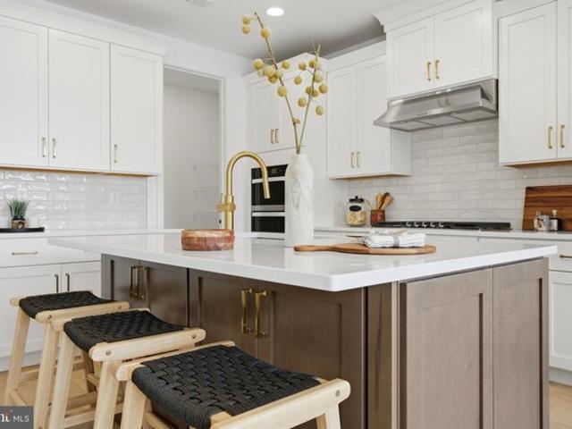 102 Alroy Rd, Malvern, PA 19355