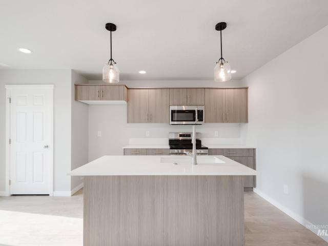 102 Bighorn St