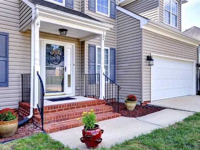 102 Bluffs CIR
