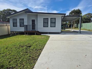 House to rent in Coomba Park