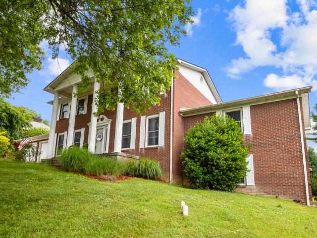 102 Dogwood Trail