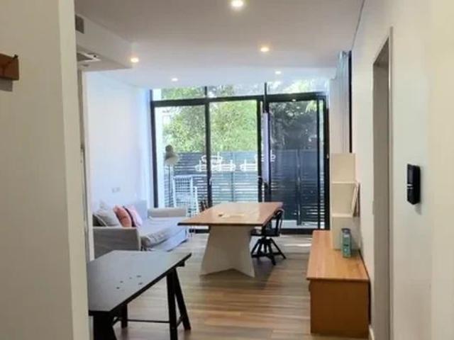 102 Dalmeny Avenue, Sydney