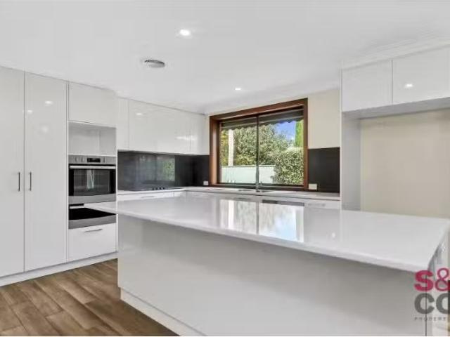102 Diamantina Crescent, Kaleen House for rent Listed by Semi.