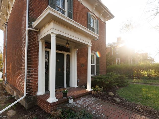 102 E Lamartine Street
