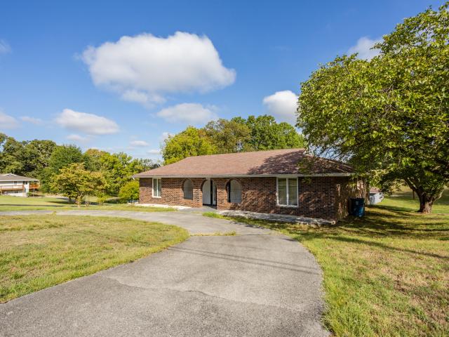 102 E Mockingbird Lane