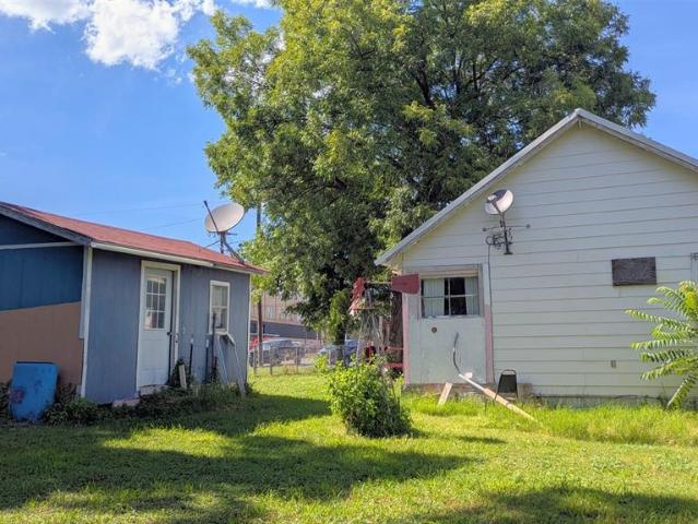 102 E Oak Avenue