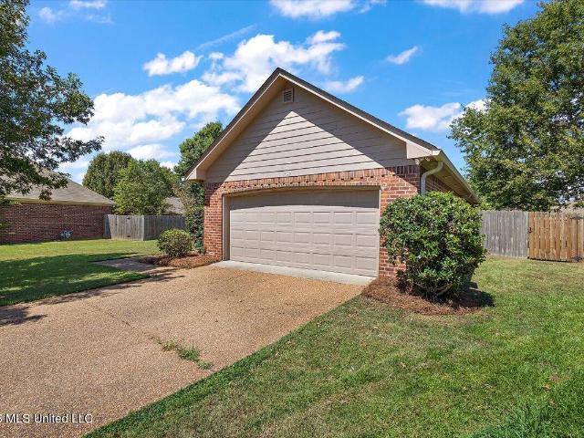 102 Eastland Cove