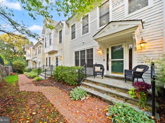 102 Edgehill Drive