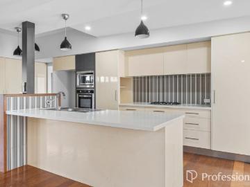 102 Edmondstone StNewmarket QLD 4051, Australia