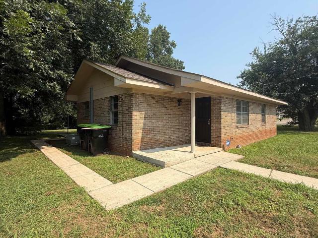 102 Elm Court NE
