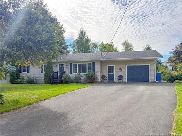 102 Kelly Crt, Woodstock, NB, E7M 1Z4 house for sale | Listing ID NB147144 | Royal LePage