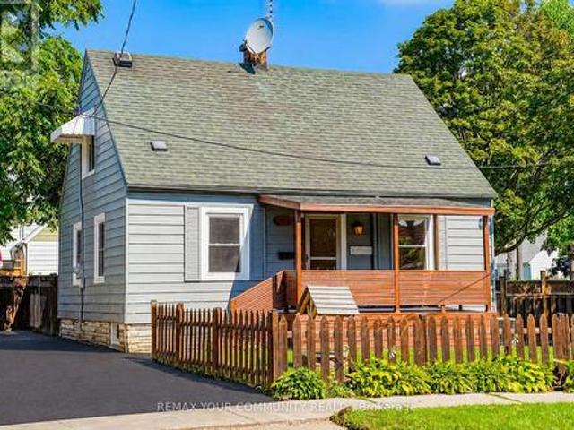 102 Hearst Circle, Toronto, ON, M6M 2V1 house for sale | Listing ID W13772 | Royal LePage