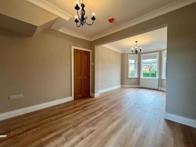 102 Hillsborough Road, Lisburn, BT28 1JU