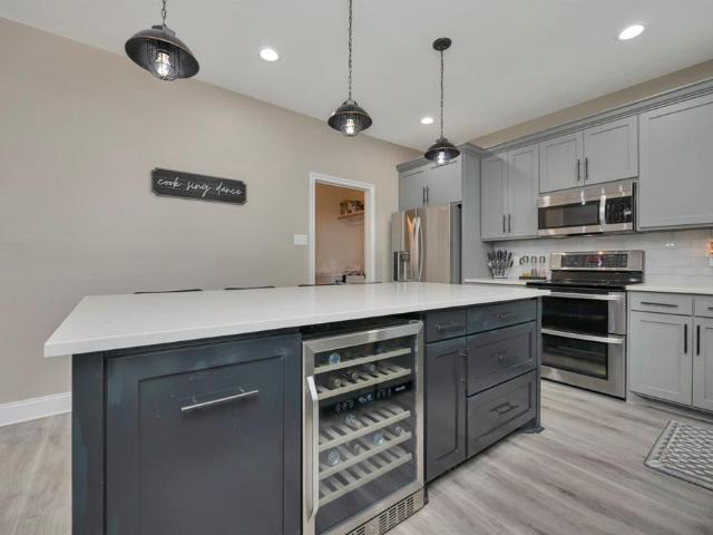 102 Lakeway Lane