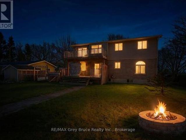 102 Mary Avenue W, Georgian Bluffs, ON, N4K 5N5 house for sale | Listing ID X12902 | Royal LePage
