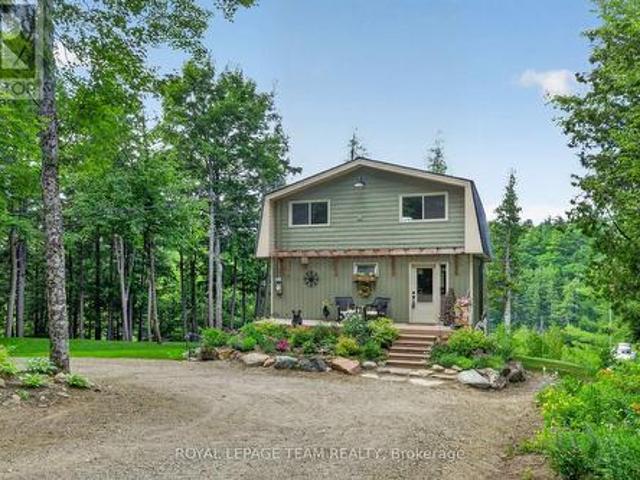 102 Mcvicar Lane, Mcnab/Braeside, ON, K0A 3L0 house for sale | Listing ID X14030 | Royal LePage