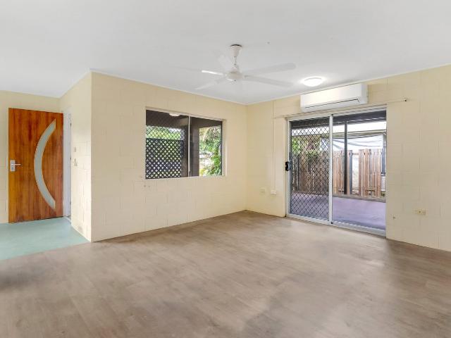 102 Murray StreetManoora QLD 4870, Australia