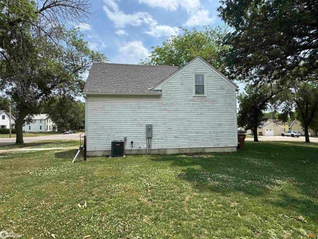 102 N 4th St