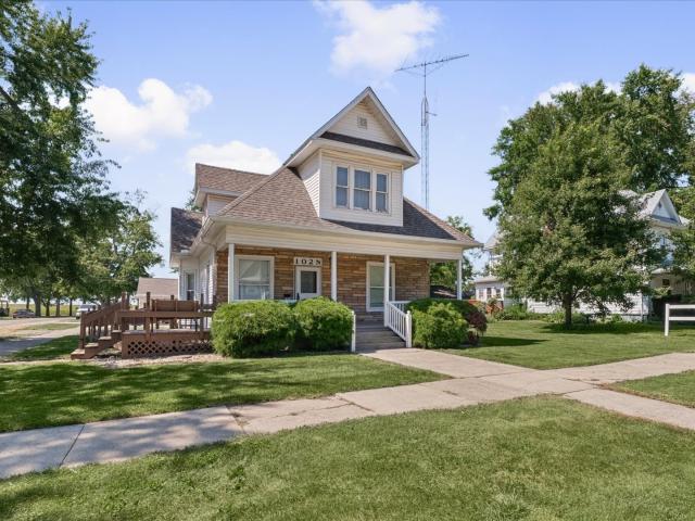 102 N Walnut Street