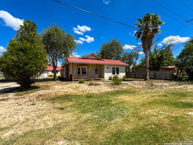 102 N Fort St, Brackettville, TX 78832 | MLS #1880