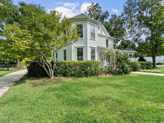 102 N Oak Street