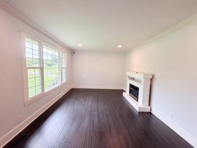 102 S Valley Rd
