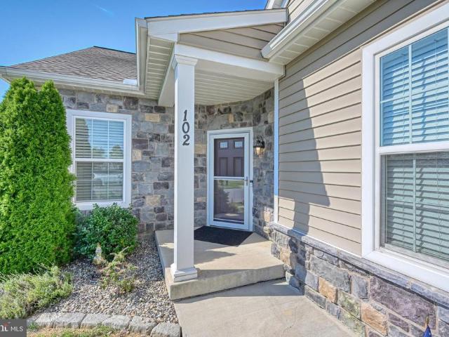 102 S Village Circle