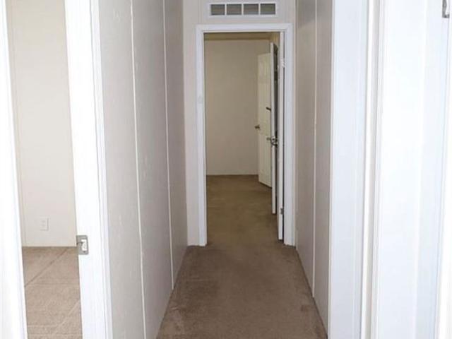 102 S Dennis St