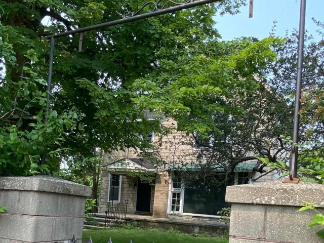 102 S MAPLE Street