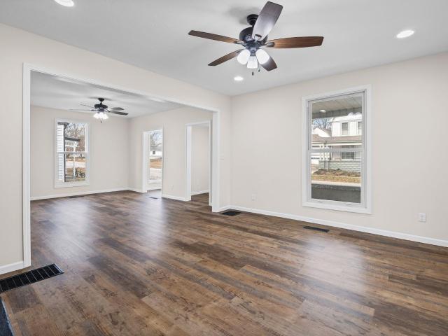 102 S Sheets Street